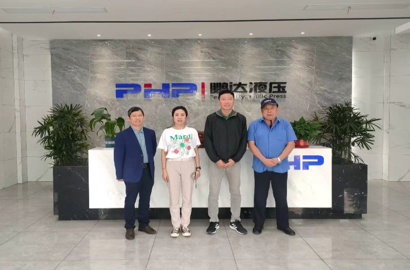Clienții indonezieni vizitează PHP pentru a explora noi oportunități pentru cooperarea cu presa SMC