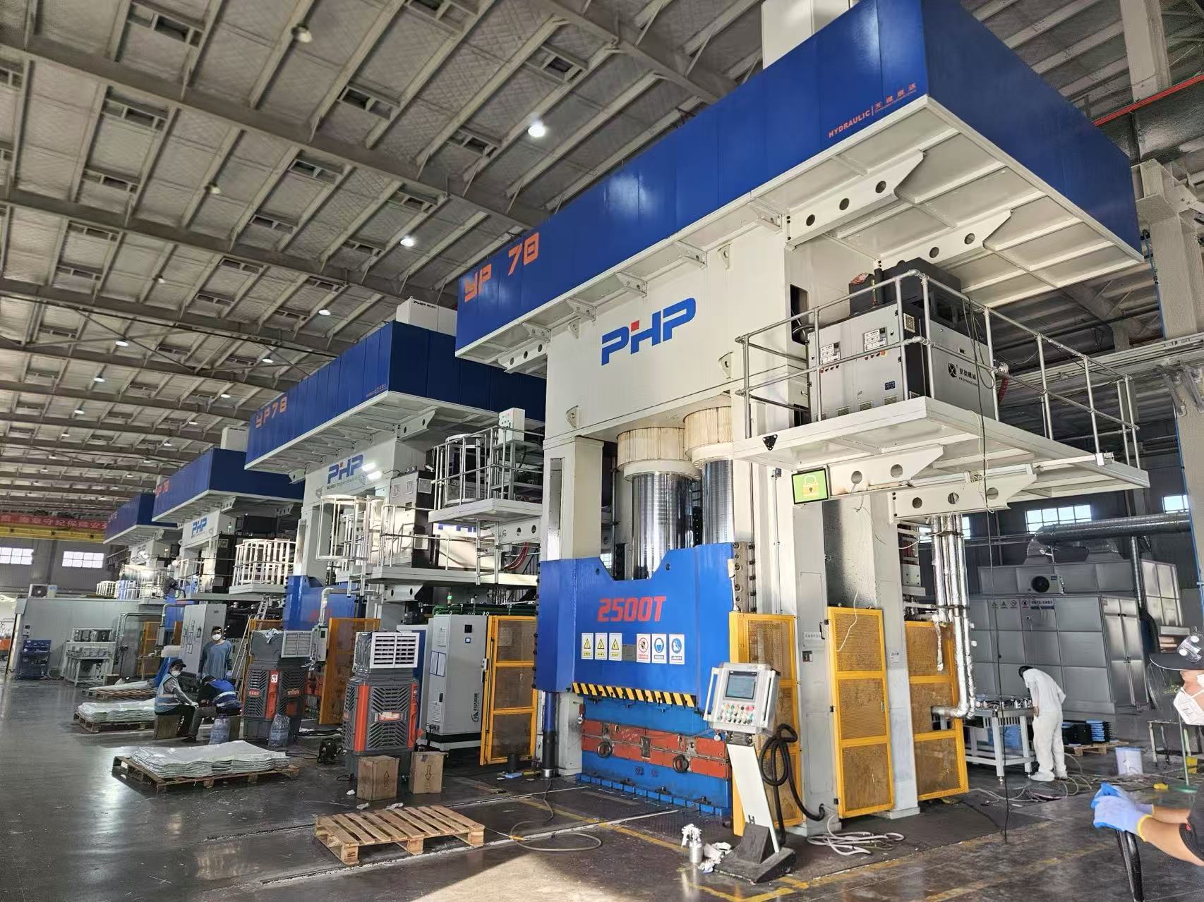 Presa de turnare servo HP-RTM: avansarea preciziei, eficienței și automatizării în producția modernă de compozite